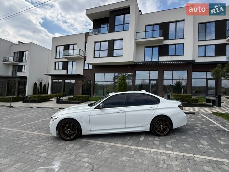 Седан BMW 3 Series 2017 в Ужгороді