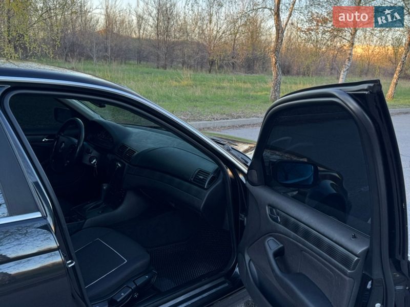 Седан BMW 3 Series 2003 в Запоріжжі