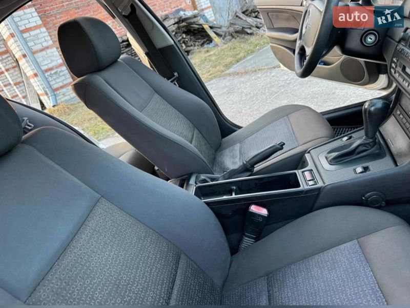 Седан BMW 3 Series 2003 в Ровно
