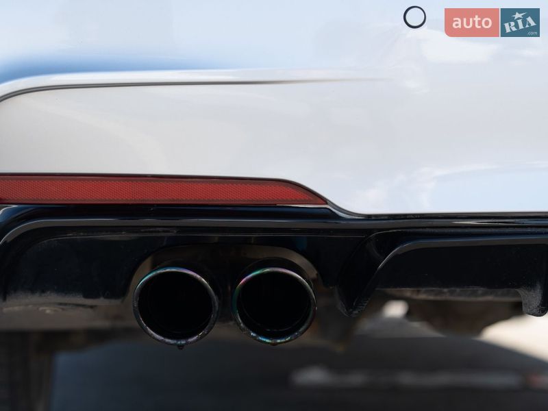 Седан BMW 3 Series 2016 в Львові