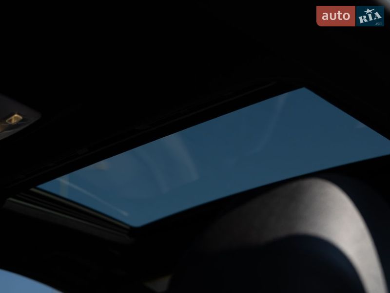 Седан BMW 3 Series 2016 в Львові