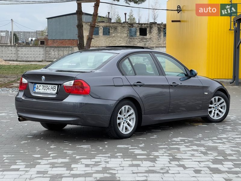 Седан BMW 3 Series 2005 в Нетешине