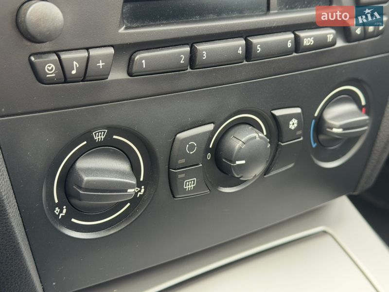 Седан BMW 3 Series 2005 в Нетешине