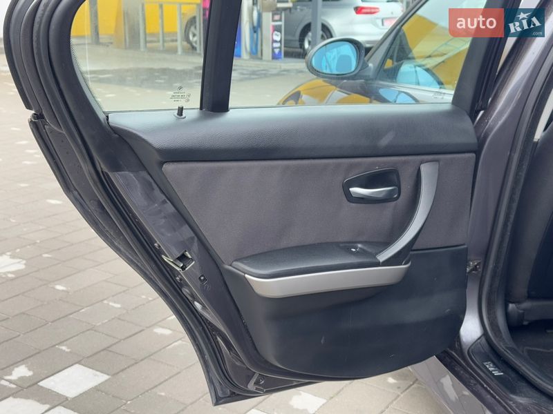 Седан BMW 3 Series 2005 в Нетешине