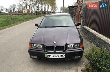 Седан BMW 3 Series 1992 в Чуднове
