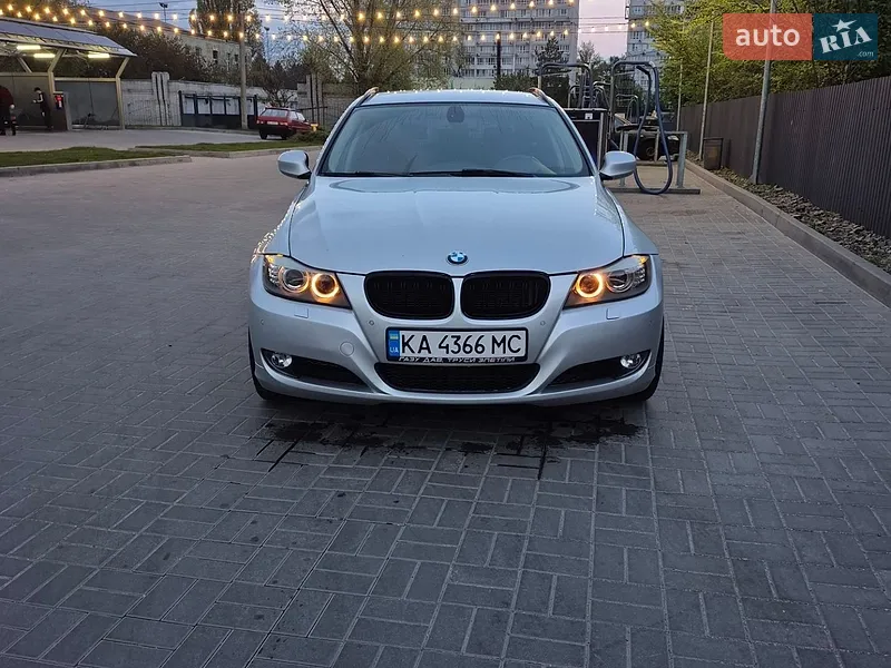 BMW 3 Series 2011 VIN WBAUY11050F040406 фото оголошення 3 з 50