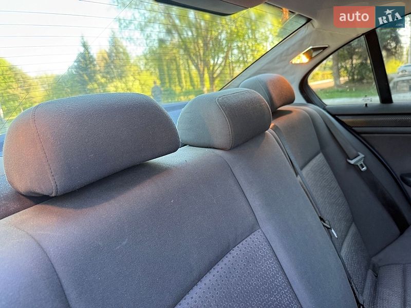 Седан BMW 3 Series 2005 в Рівному