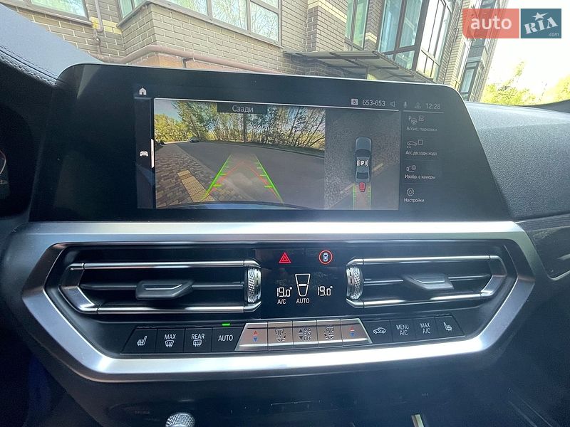 Седан BMW 3 Series 2019 в Киеве