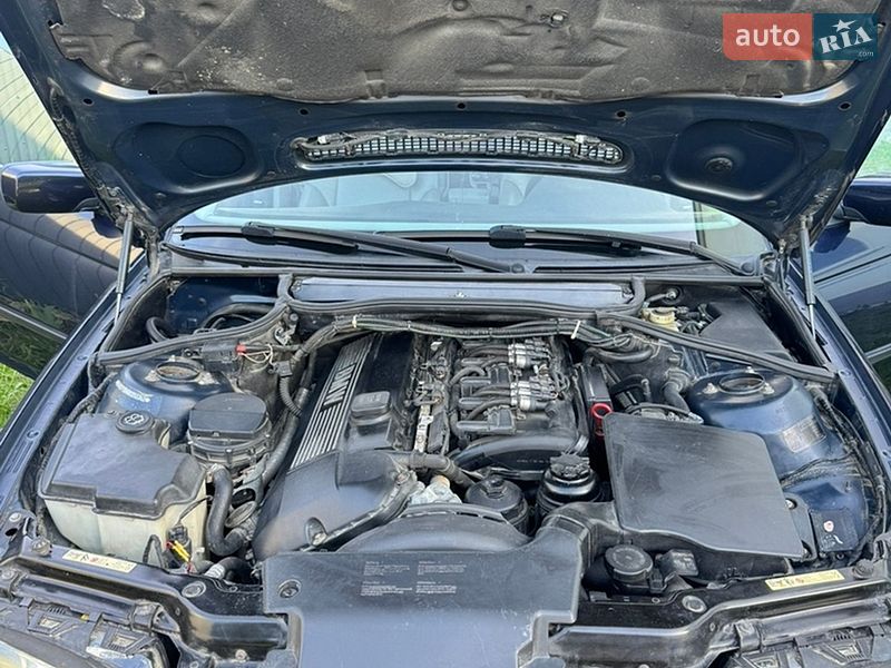 Седан BMW 3 Series 2002 в Киеве