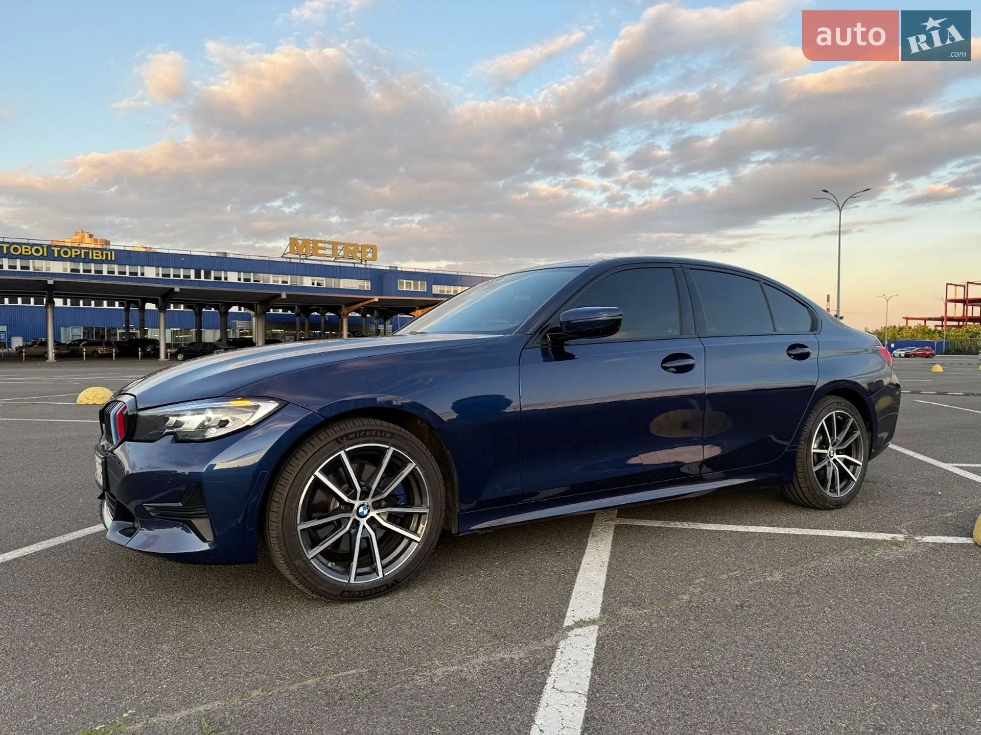 BMW 3 Series 2019 VIN 3MW5R1J00L8B13552 фото оголошення 2 з 25