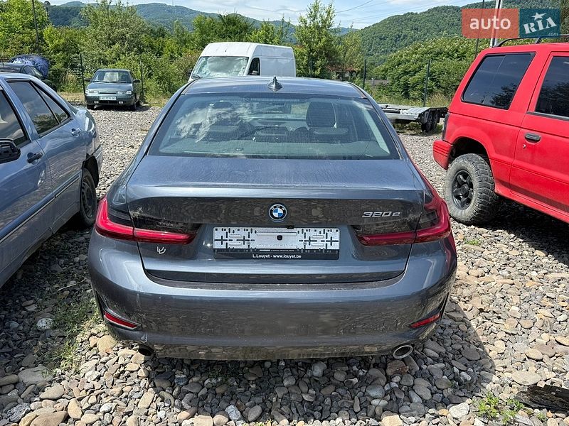 Седан BMW 3 Series 2022 в Хусте