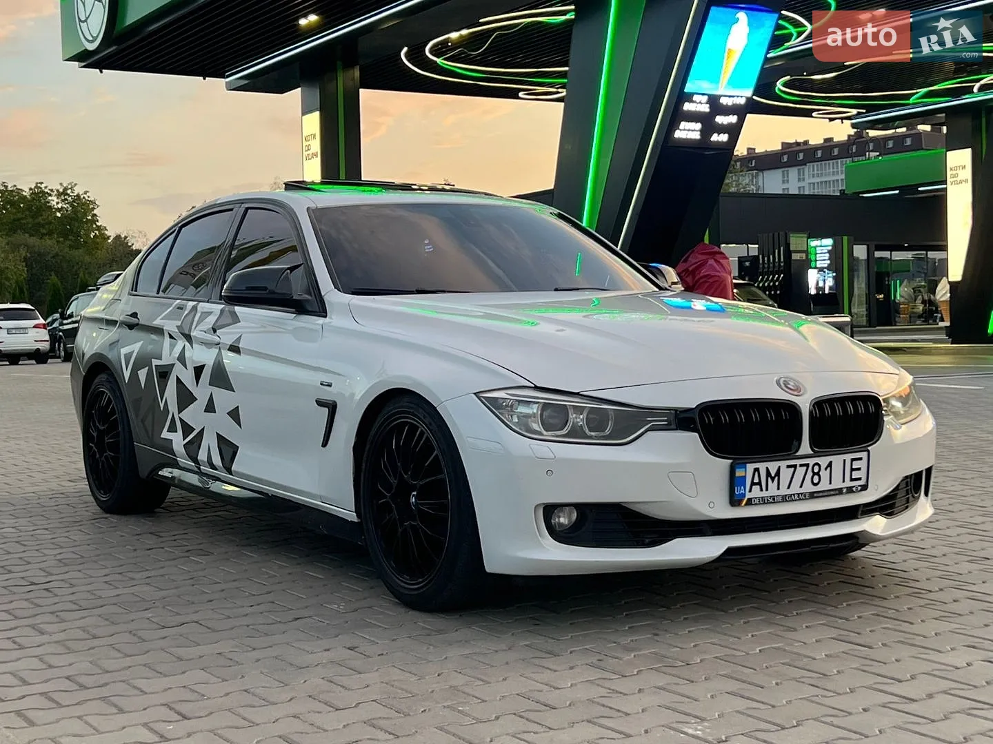 2012 BMW 3er - мініатюра 12