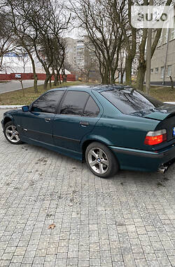 Седан BMW 320 1995 в Васильевке
