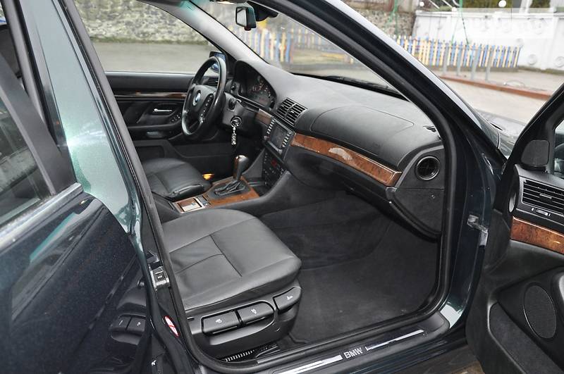 Седан BMW 5 Series 2002 в Ровно