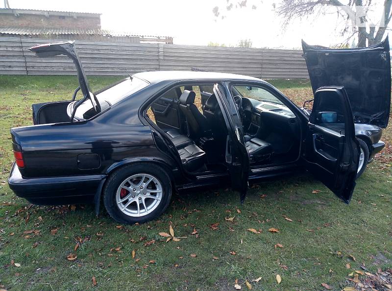 Седан BMW 5 Series 1990 в Запорожье