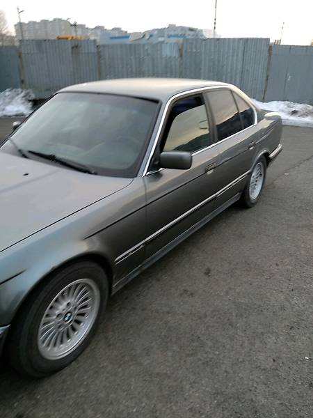 Седан BMW 5 Series 1991 в Киеве