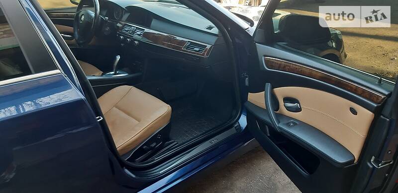 Седан BMW 5 Series 2009 в Вишневому фото 11 Седан BMW 5 Series 2009 в Вишневому