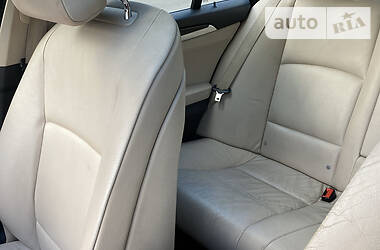 Седан BMW 5 Series 2010 в 