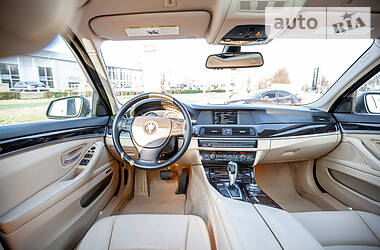 Седан BMW 5 Series 2012 в 