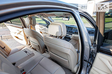 Седан BMW 5 Series 2012 в 