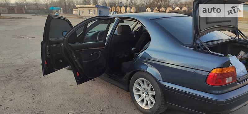 Седан BMW 5 Series 2002 в Нововолинську
