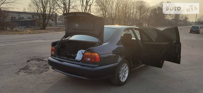 Седан BMW 5 Series 2002 в Нововолинську