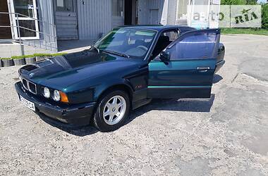 Седан BMW 5 Series 1994 в Черновцах