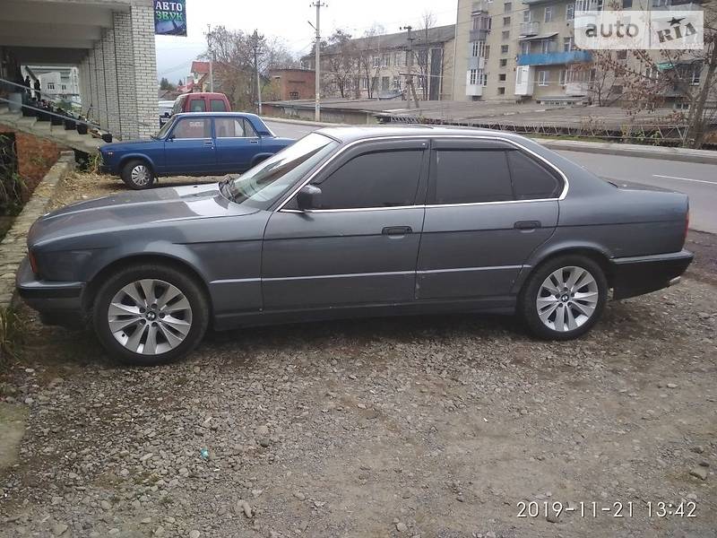 Седан BMW 5 Series 1988 в Вижниці