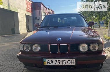 Седан BMW 5 Series 1990 в Киеве