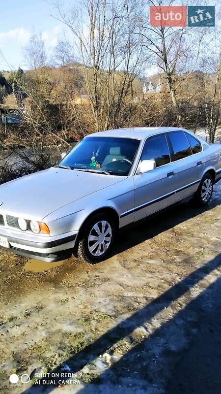 Седан BMW 5 Series 1990 в Черновцах