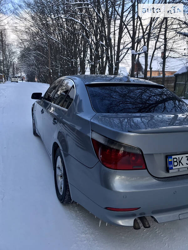 Седан BMW 5 Series 2004 в Рокитном