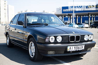 Седан BMW 5 Series 1990 в Києві