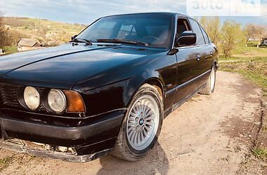 Седан BMW 5 Series 1988 в Чернівцях
