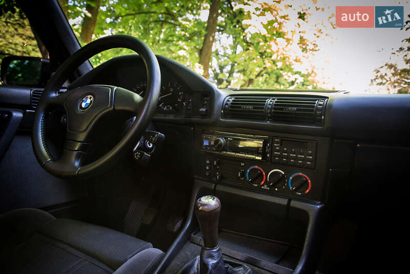 Седан BMW 5 Series 1992 в Виннице