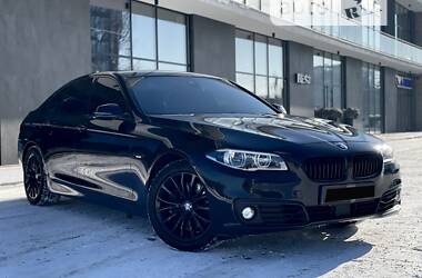Седан BMW 5 Series 2015 в Ужгороде