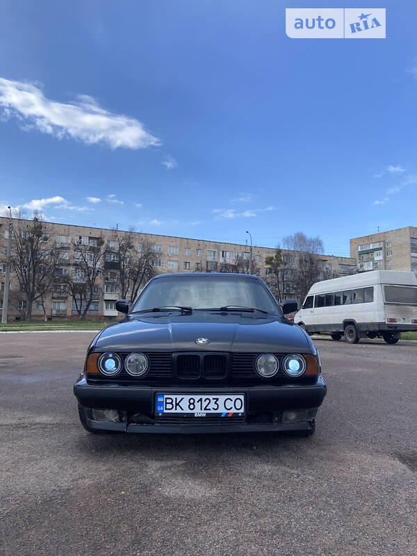 Седан BMW 5 Series 1990 в Ровно
