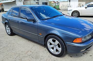 Седан BMW 5 Series 2000 в Вараші