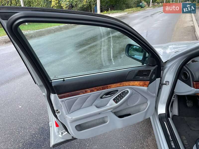 Седан BMW 5 Series 2000 в Запоріжжі