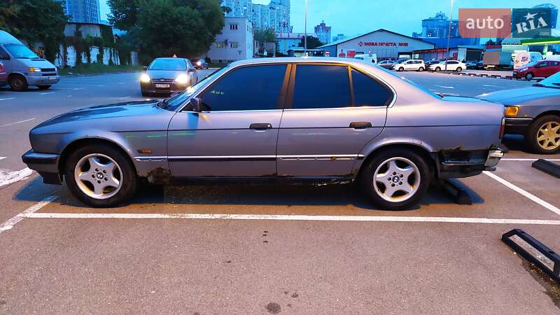 Седан BMW 5 Series 1994 в Киеве