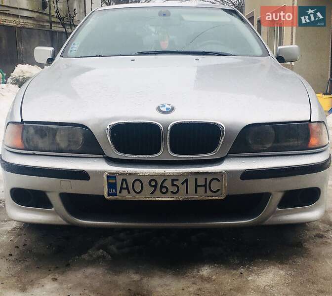 Седан BMW 5 Series 2000 в Иршаве