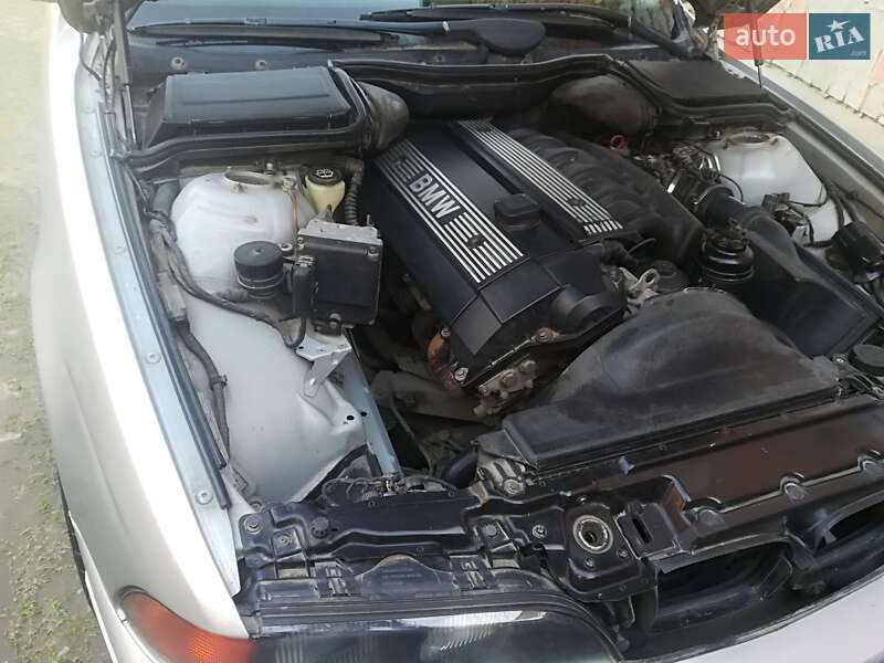Седан BMW 5 Series 1996 в Чернівцях