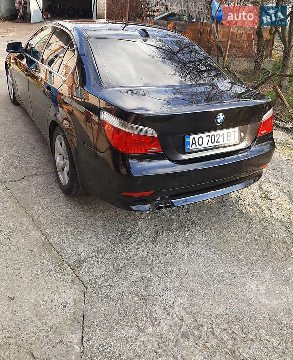 Седан BMW 5 Series 2004 в Мукачевому
