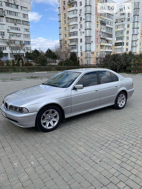 Седан BMW 5 Series 2001 в Черноморске