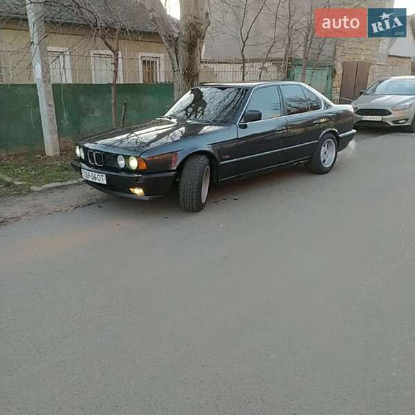 Седан BMW 5 Series 1988 в Первомайске