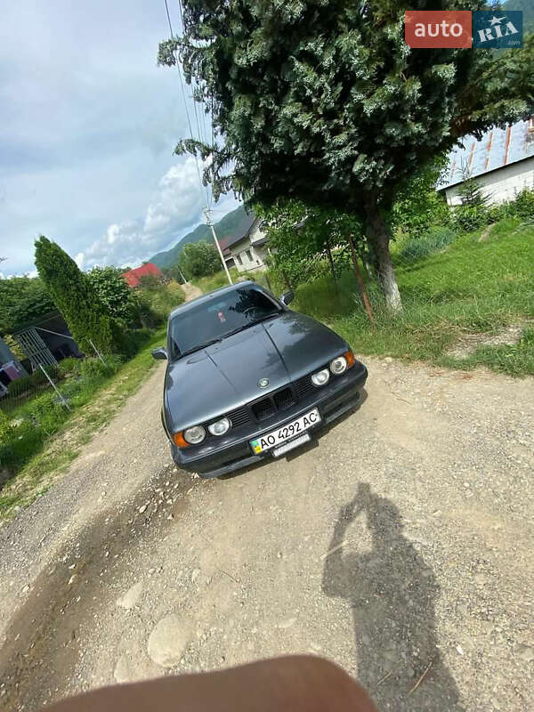 Седан BMW 5 Series 1989 в Рахові