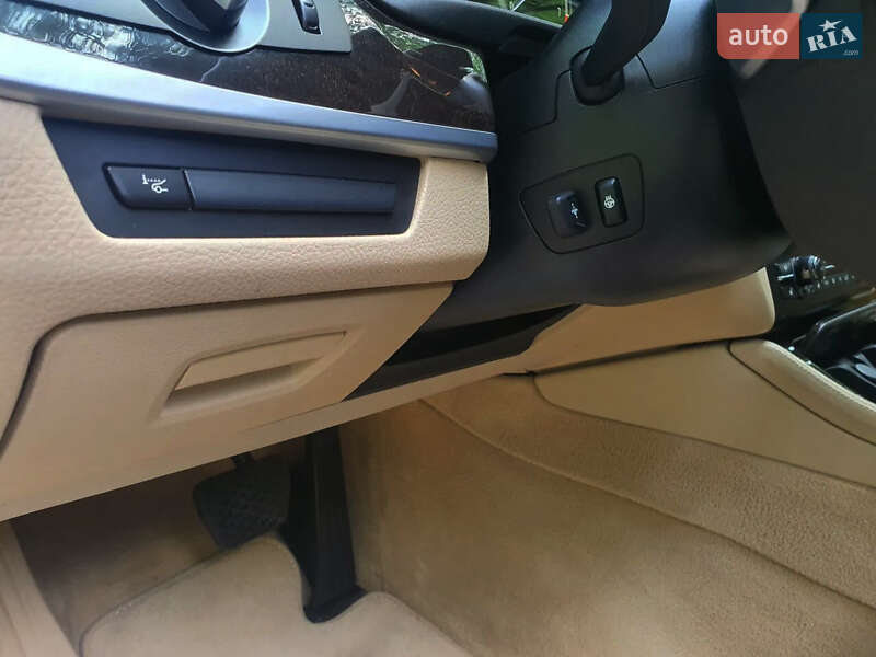 Седан BMW 5 Series 2015 в Новояворовске