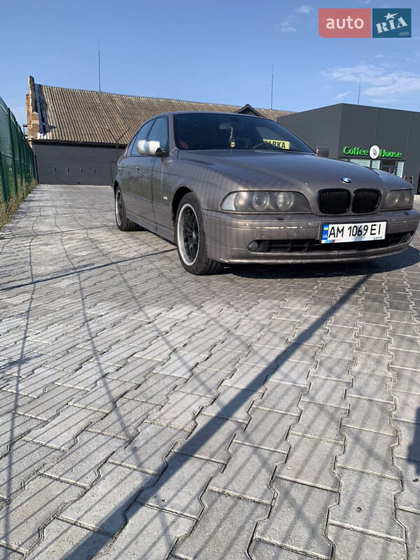Седан BMW 5 Series 2003 в Звягелі