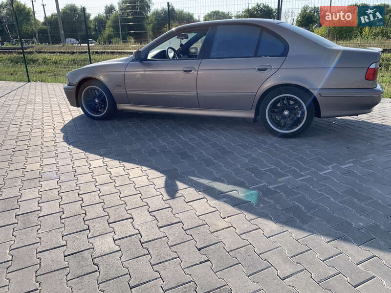 Седан BMW 5 Series 2003 в Звягелі