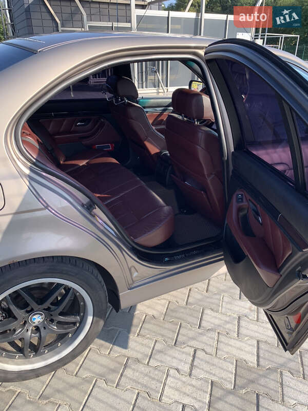 Седан BMW 5 Series 2003 в Звягелі