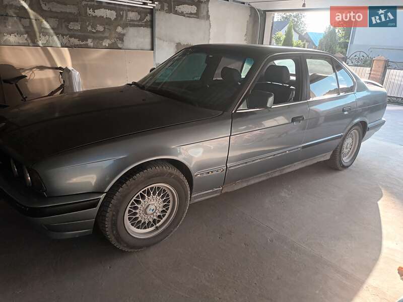 Седан BMW 5 Series 1988 в Теребовле